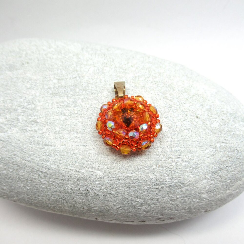 Hand Woven Rivoli pendant - Picture 12 of 12